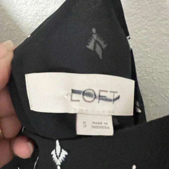 Ann Taylor Loft women black/white drapey halter top sleeveless size Small - Picture 6 of 6